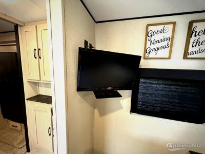 2022 Coachmen Apex Ultra-Lite — photo 8 view