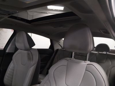 2024 Hyundai Elantra - Photo 19