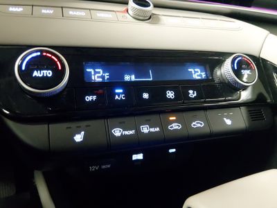 2024 Hyundai Elantra - Photo 18