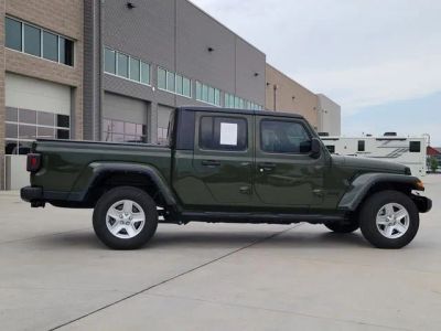 2022 Jeep Gladiator — side profile view