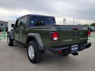 2022 Jeep Gladiator — detail view