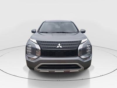 2024 Mitsubishi Outlander - Photo 2