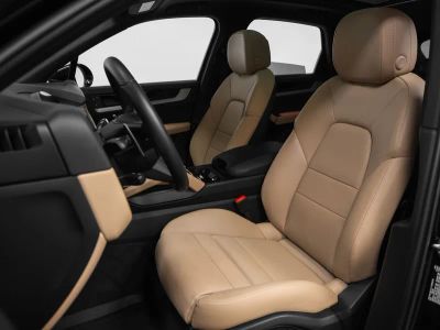 2025 Porsche Cayenne — detail view