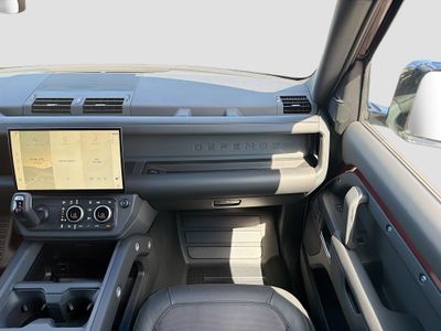 2026 Land Rover Defender 130 - Photo 18