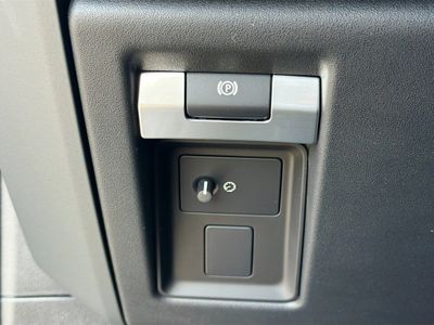 2026 Land Rover Defender 130 - Photo 37