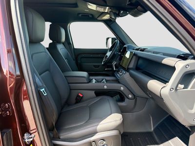 2026 Land Rover Defender 130 - Photo 15