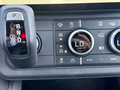 2026 Land Rover Defender 130 - Photo 31