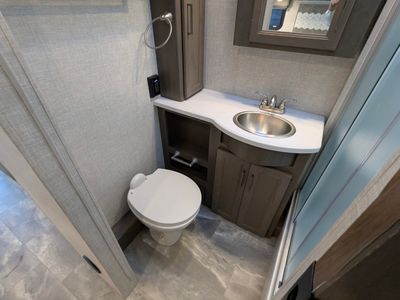 2023 Thor Motor Coach Windsport — photo 18 view