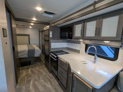 2023 Thor Motor Coach Windsport — photo 12 view