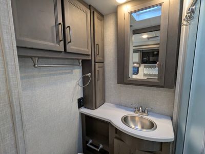 2023 Thor Motor Coach Windsport — photo 7 view