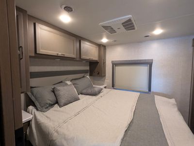 2023 Thor Motor Coach Windsport — photo 8 view