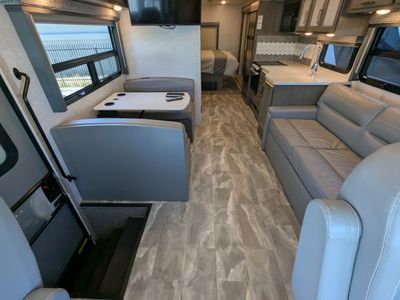 2023 Thor Motor Coach Windsport — photo 17 view
