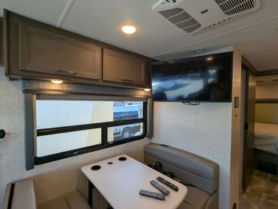 2023 Thor Motor Coach Windsport — photo 11 view