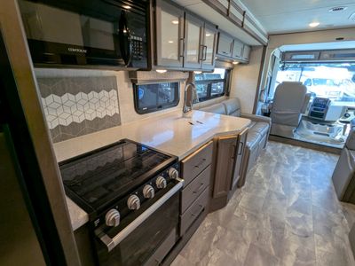 2023 Thor Motor Coach Windsport — photo 25 view