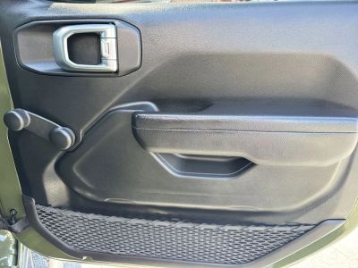 2024 Jeep Wrangler — photo 13 view