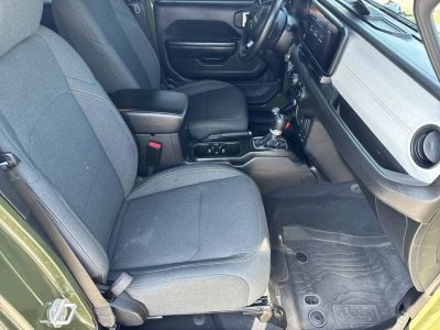 2024 Jeep Wrangler — photo 12 view