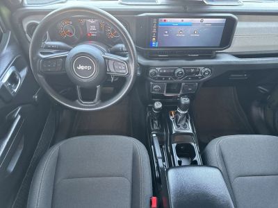 2024 Jeep Wrangler — photo 21 view
