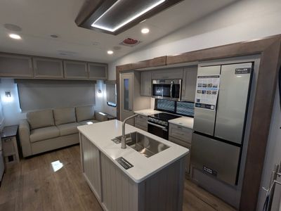 2026 Alliance RV Avenue — photo 18 view