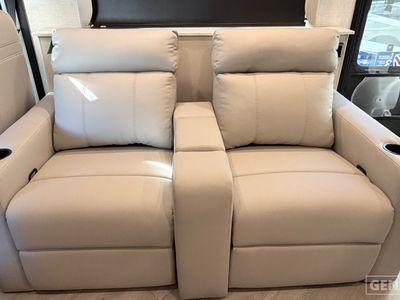 2026 Holiday Rambler Invicta — photo 15 view