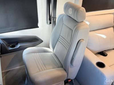 2026 Holiday Rambler Invicta — photo 10 view