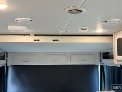 2026 Holiday Rambler Invicta — photo 11 view