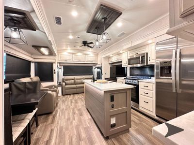 2024 Jayco North Point — photo 18 view