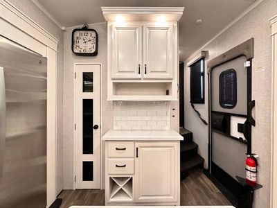 2024 Jayco North Point — photo 37 view
