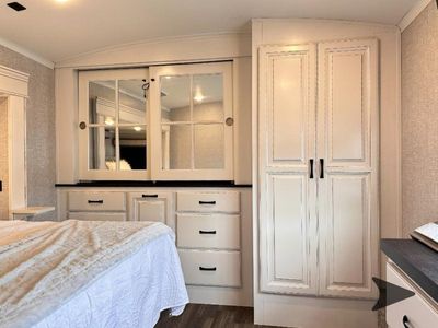 2024 Jayco North Point — photo 48 view