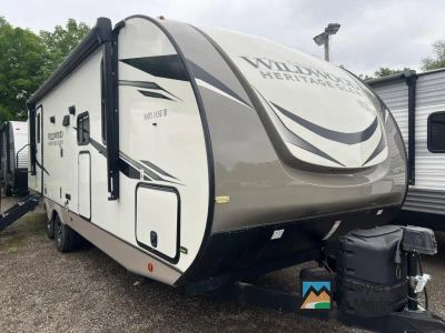 2023 Forest River RV Wildwood Heritage Glen Hyper-Lyte 25RBHL — front three-quarter view