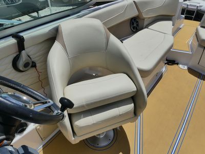 2020 Regal 23 OBX - Photo 12