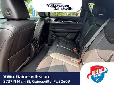 2023 Cadillac XT5 — photo 11 view