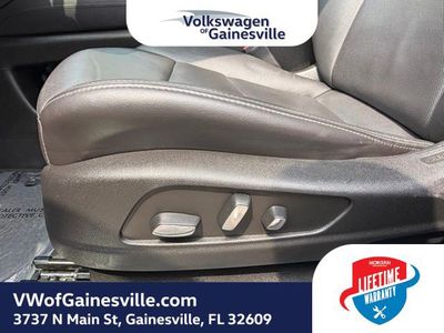 2023 Cadillac XT5 — photo 18 view