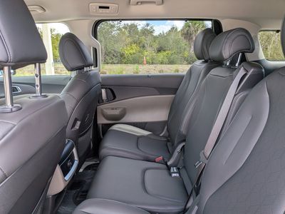 2026 Kia Carnival Hybrid - Photo 16
