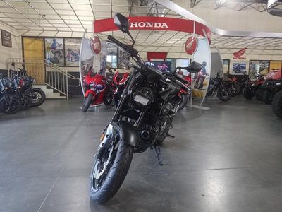 2025 Honda CB300R - Photo 5
