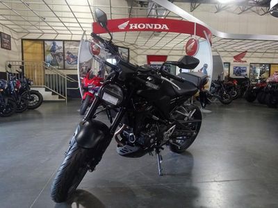 2025 Honda CB300R - Photo 3