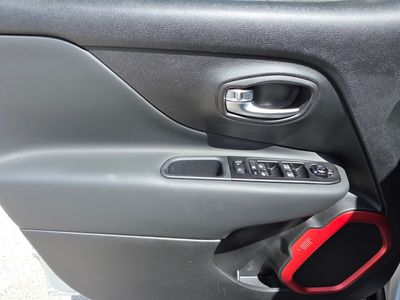 2021 Jeep Renegade - Photo 24