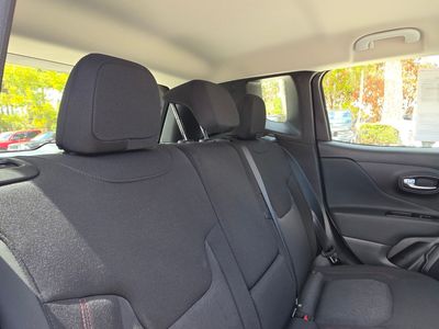 2021 Jeep Renegade - Photo 14