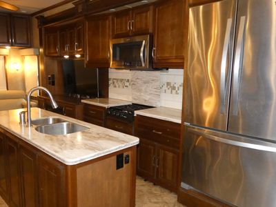 2015 DRV Luxury Suites Mobile Suites — photo 7 view