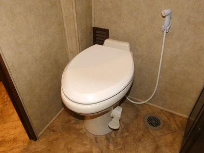 2015 DRV Luxury Suites Mobile Suites — photo 14 view