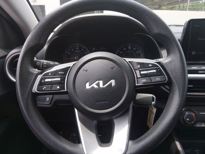 2023 Kia Forte - Photo 12