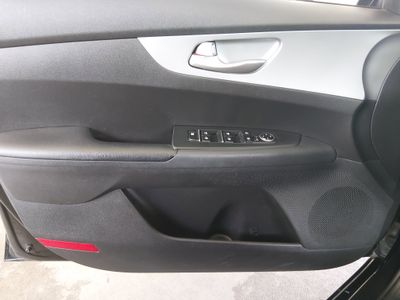 2023 Kia Forte - Photo 18