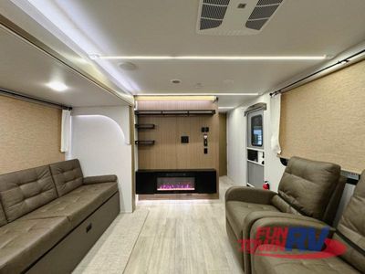 2025 Forest River RV Salem — photo 34 view