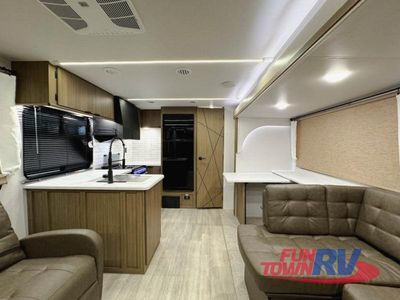 2025 Forest River RV Salem — photo 26 view