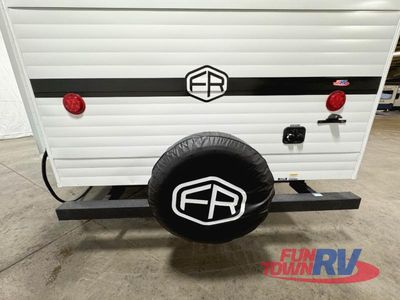 2025 Forest River RV Salem — photo 17 view