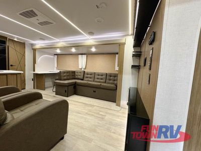2025 Forest River RV Salem — photo 21 view