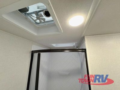 2025 Forest River RV Salem — photo 40 view