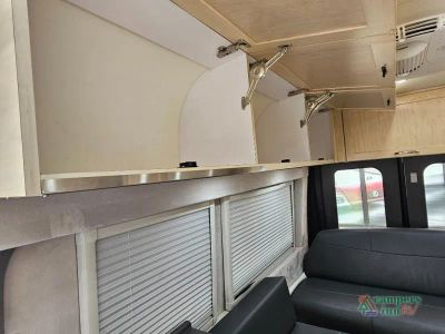 2020 Pleasure-Way Ontour — photo 27 view