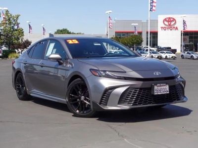 2025 Toyota Camry - Photo 2
