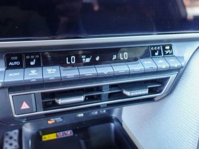 2025 Toyota Camry - Photo 18
