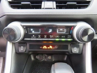 2024 Toyota RAV4 - Photo 25